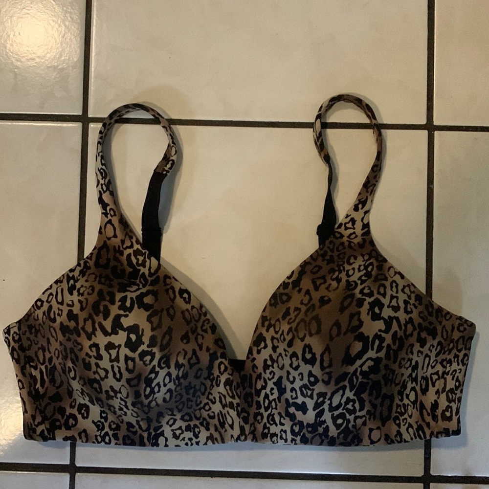 Women’s size 38 C wireless leopard print bra by Ambrielle.